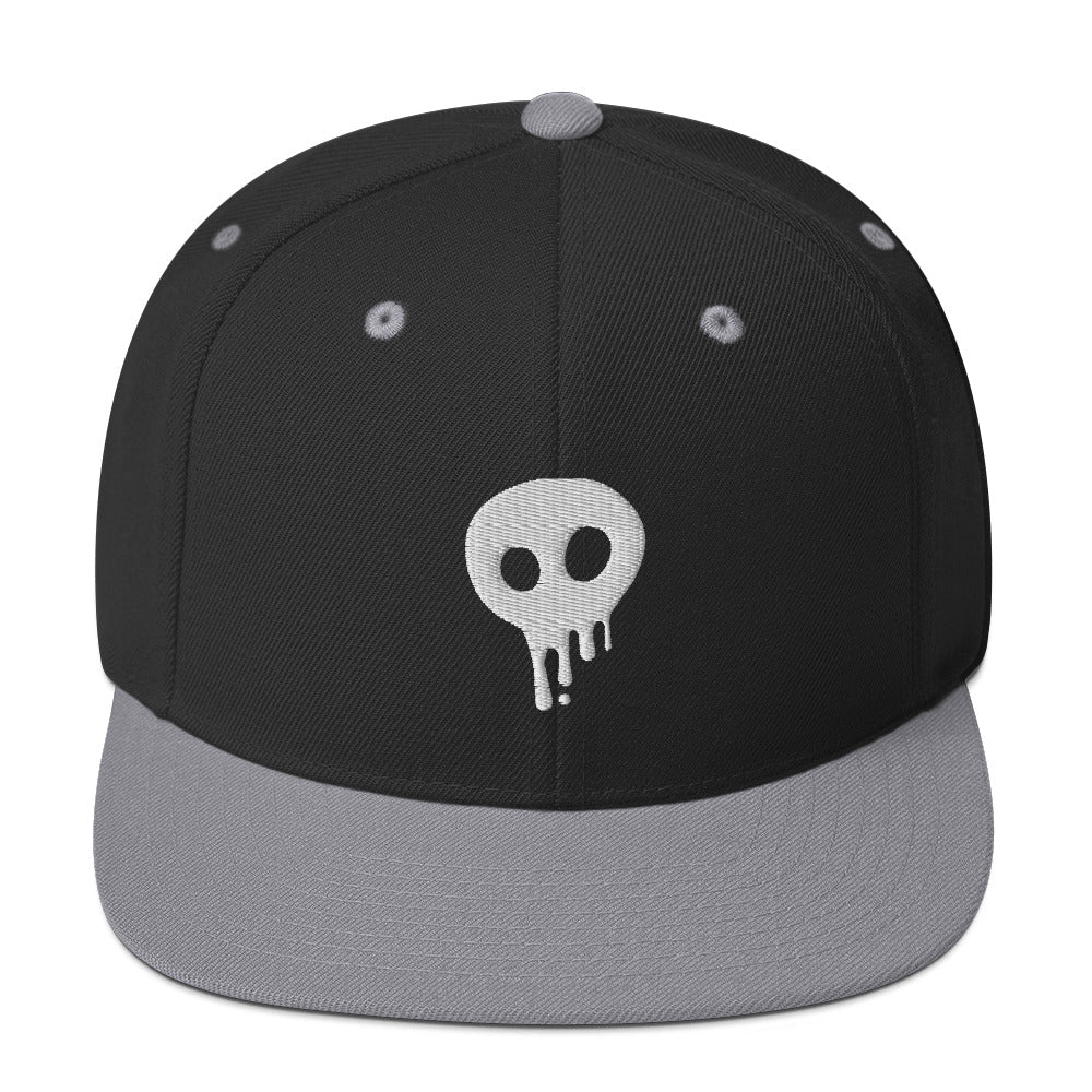 High-profile skull hat with embroidered logo and flat brim